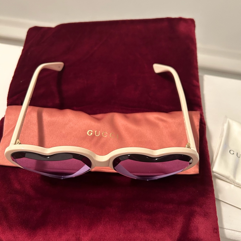 Gucci Hollywood Forever Heart Sunglasses - Picture 3 of 8